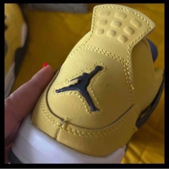 Air Jordan “Retro Lightning” (2021) - Picture 5 of 6